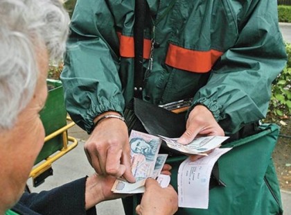 Hatalmas segítséget kapnak a magyar nyugdíjasok a KORONAVÍRUS MIATT! 3X kapnak EXTRA pénzt, hogy megsegítsék őket! MUTATJUK A DÁTUMOKAT — >> Ekkor érkeznek a pénzek! >>>