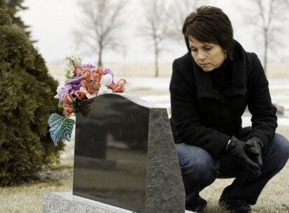 Mindenki engem vigasztalt a férjem halála után. De ők nem tudják a szörnyű titkom