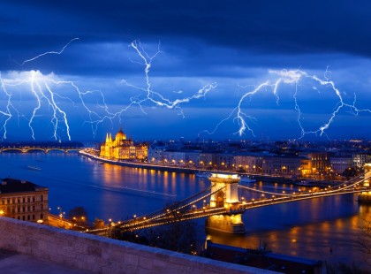 NEM AKÁRMILYEN VIHAR KÖZELEDIK! FELHŐSZAKADÁSSAL, JÉGVERÉSSEL, durva széllel csap le a vihar pár órán belül! EZEKRE A MEGYÉKRE MÁR KIADTÁK A FIGYELMEZTETÉS! >>>>