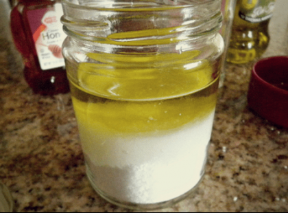 Önts olajat a sóra és szabadulj meg 15 perc alatt az ízületi fájdalmaktól! Olcsó, biztonságos és valóban hatásos!