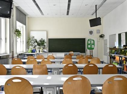 Szülők figyelem!Digitálisan indul az oktatás szeptember 1-től? 1,5 hónappal tanévkezdés előtt kitálaltak! ERRE KÉSZÜLJENEK A SZÜLŐK :