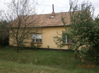 Családi házak 250 ezer forintért! Potom pénzért, mindössze pár ezer forintért vehet most HÉTFŐTŐL családi házat, kerttel! Családi házak, lakások, nyaralók, hétvégi házak listája itt : 78 családi házat kínálnak eladásra fillérekért, tényleg ELKÉPESZTŐEN OLCSÓN HÉTFŐTŐL ! A legolcsóbb hát udvarra 140 ezer forint!!! Itt az országos lista árakkal :