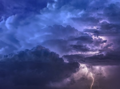 VEDD KOMOLYAN!! Figyelmeztet a katasztrófavédelem: RETTENETES vihar csap le ezekre a megyékre >>>>