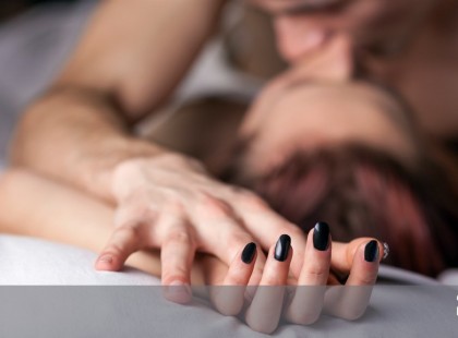 Csak a férjem és én tudjuk, hogy lefekszik egy másik nővel. Elmondom, miért tűröm el