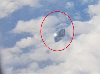 Döb­be­ne­tes lát­vány sok­kolta a re­pü­lő­gép uta­sait