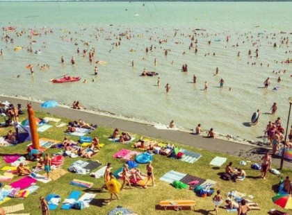 Súlyos a helyzet a BALATONNÁL! Kiütést, szemirritációt és hasmenést OKOZHAT A BALATON VIZE!