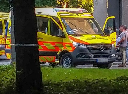 Férje szeme láttára esett a 6. emeletről egy férfi a feleségére..Mindketten meghaltak -Nyugodjanak békében