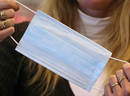 Reggel elindultam vásárolni, viszont a maszkomat otthon felejtettem. Helyette egy kendőt kötöttem az arcom elé, de ami ezután történt arra nehéz szavakat találni! Ti mit tettetek volna a helyemben?