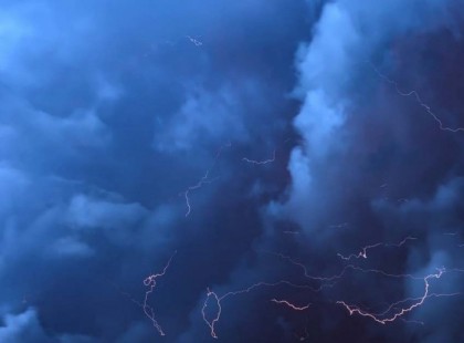 HATALMAS ÉGZENGÉS JÖN, csúnya viharral, JÉGGEL!! ÓRÁRÓL ÓRÁRA MUTATJUK HOL CSAP LE A VIHAR 16, 17, 18, 19, 20 órakor >>>>