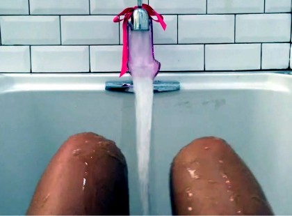 A fürdőszobában lepett meg az anyósom. EZT csináltam, amikor rám nyitott