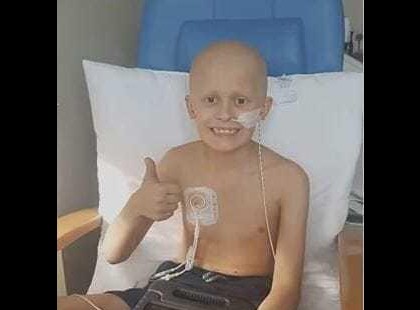 Döbbenetes dolgot mondott újszülött kistestvérének a 9 éves rákos kisfiú. A világ legszebb és legszomorúbb mondatát