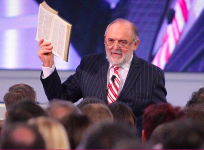 Nyomozás indul a Hit Gyülekezete vezető lelkésze ellen