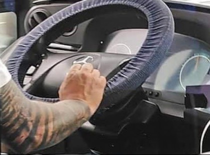 Ma a 196-os buszon EZ a tetovált kezű sofőr olyat tett, amin az egész utazósereg elámult.. - Erre mégis mit lehet mondani?