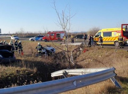 200-al küldte a halálba a milliomos csemete a 40 milliós kocsijával a 41 éves nőt..A magyarázatán a sokat látott Rendőrök is csak néztek