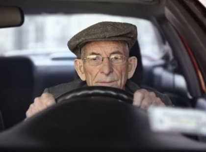 Korlátozhatják az idős sofőröket itthon