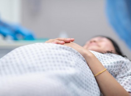 Ahogy a szülőszobába értek, mind tudták, a 17 éves anya meg fog halni. Mégis…