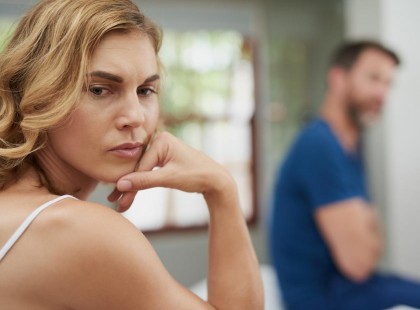 Gyűlölöm, hogy ezt csinálja a férjem a fenekemmel. Iszonyú megalázó