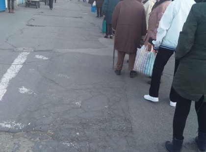 Ma reggel a szombathelyi piacon...legyen kedves ossza már meg, akit felhàborít ez a felelőtlenség!!!!