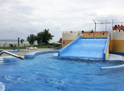 ŐSZRE KIVÁLÓ! 4 jó kis retrós és szinte FILLÉRES termálfürdő Magyarországon!