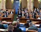 JELENTŐS fizetésemelést kapnak a parlamenti képviselők. Mindegyiküknek Ennyivel emelkedik a fizetése. Sokmindenre fel voltunk készülve, de erre nem! Mutatjuk a pontos számokat: