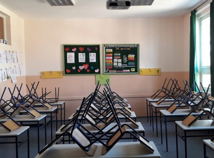 TEGNAP kezdődött a tanév és MÁRIS ITT AZ AZONNALI ISKOLABEZÁRÁS!