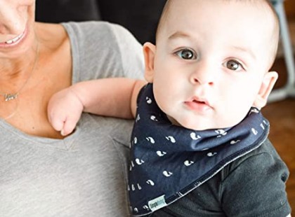 Az anyuka elővette vibrátorát, és ezt csinálta vele kisbabája szeme láttára. Mekkora ötlet