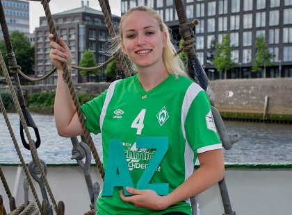 Fájó szívvel tudatjuk, hogy 28 éves korában, életét vesztette Selmeci Sarolta kézilabdázó magyar tehetség