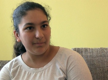 Cigány lány nyerte a Kárpát-medencei helyesírási versenyt.Gratuláljunk neki sok szívecskével <3