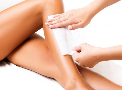 A kozmetikus lány szépen lassan szétnyitotta a lábaimat, és olyat művelt, amit én nem kértem!