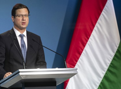 KESERŰ FORDULATOT vett a járvány! ÚJRA JÖN A KIJÁRÁSI KORLÁTOZÁS ÉS VÁSÁRLÁSI IDŐSÁV!? Gulyás Gergely ma a következőket jelentette be: