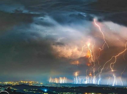 DURVA IDŐ JÖN ! Veszélyes idő csap le az országra CIKÁZÓ VILLÁMOKKAL, ÉGZENGÉSSEL, széllel!EZEKRE A MEGYÉKRE MÁR KIADTÁK A RIASZTÁST! >