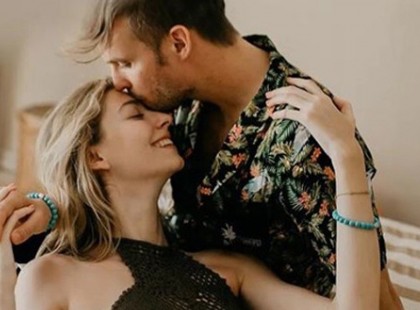 Minden jel erre utal.,hogy még csak pár hónapos! Vajon megtartják a picit Dallos Bogiék ?