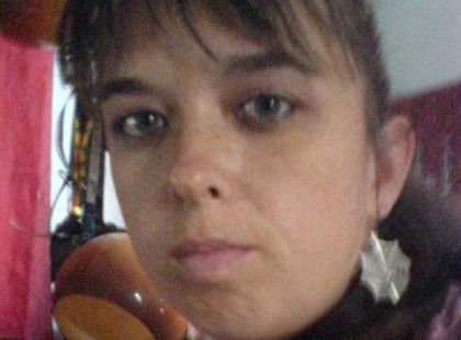 A képen Mónika, ő az a Pásztói asszony, aki a csecsemőjével kegyetlenül végzett. A profilján találtunk valamit!