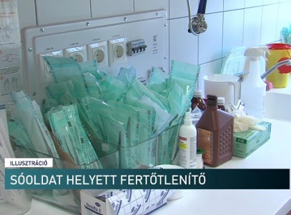 MEGHALT AZ A CSURGÓI ÉDESANYA, AKINEK SÓOLDAT HELYETT FERTŐTLENÍTŐSZERREL MOSTÁK ÁT A HASÜREGÉT, MERT.. A KÓRHÁZ KÖZLEMÉNYE TÖBB MINT VÉRLÁZÍTÓ