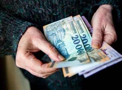 HATALMAS segítséget kapnak a magyar nyugdíjasok a koronavírus MIATT! 3X kapnak EXTRA pénzt, hogy megsegítsék őket! Mutatjuk a pontos dátumokat és az összegeket: