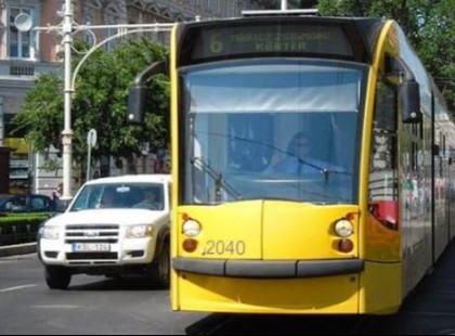 A 8 éves kisfiam elkiabálta magát a villamoson: “Hé, az az anyáé!” Odanéztem és láttam, hogy….