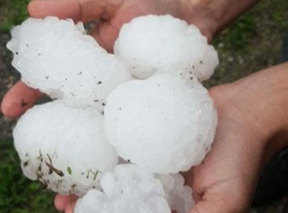 Kiadta a riasztást az OMSZ! !2-4 cm -es jégeső és 70km/h-s vihar csap le az országra – Mutatjuk, hol vigyázzon