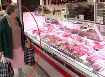 Ez az idős néni kért 1 kiló szárnyat, mert nem volt másra pénze. Ekkor egy gazdag ember idegesen lépett előre, majd EZ történt