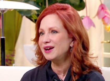 Nem azért, mert ennyi idős, de ez a ruha kínos volt Détáron, senki sem tudta, hova nézzen