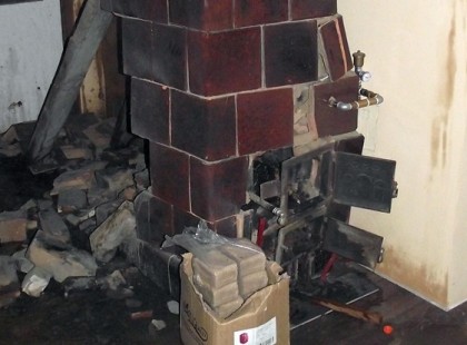 Cserépkályha robbant fel egy családi háznál.Mutatjuk mi okozta!