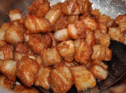 Ki az, aki gyerek korától fogyasztja a töpörtyűt és még kutya baja nem volt tőle? Figyeld mit írnak róla