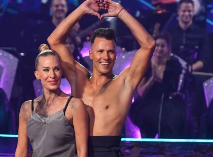 Pásztor Anna egy szál bugyiban nyomta végig a táncot – videó, fotók