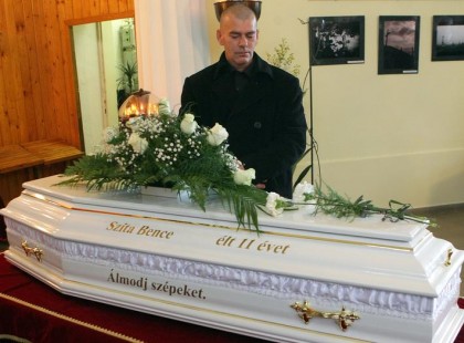 Meghalt Szita Bence nevelőapukája. Sándor haláláig gyászolta imádott kisfiát..