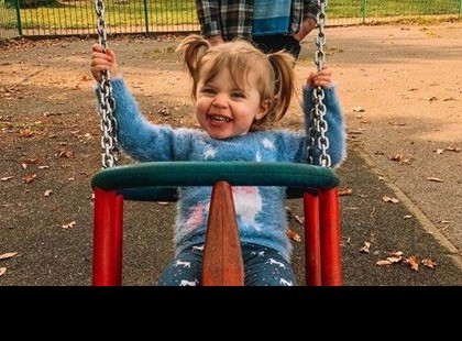 Álmában hunyt el a 2 éves kislányunk.. Egy tünete volt, a mandulája..