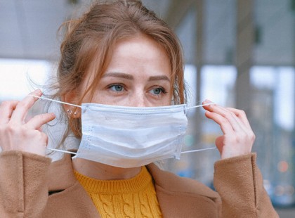 Orbán Viktor bejelentése: éjféltől az utcán is kötelező a maszk