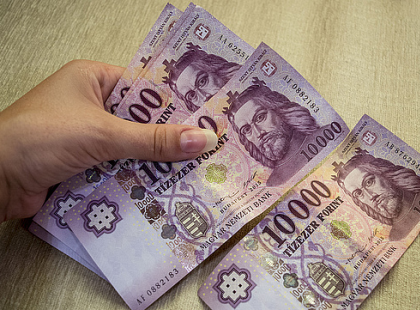 MOST jelentették be : 51 ezer forint értékű karácsonyi ajándékot is KAPNAK EZEK A DOLGOZÓK köszönetképpen! >>>