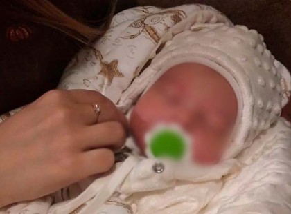 2 millióért hirdette meg az interneten az újszülött gyermekét egy 