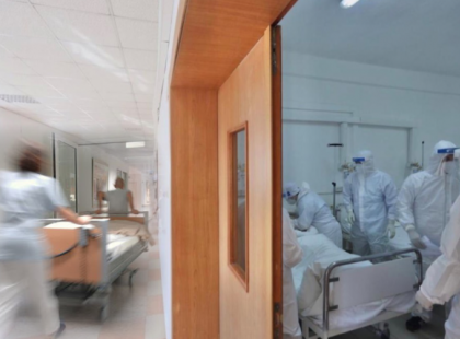 Ez most derült ki ! KESERŰ hír látott napvilágot…Sokszor nem is a koronavírusba halnak bele az emberek hanem pontosan EBBE >>>>