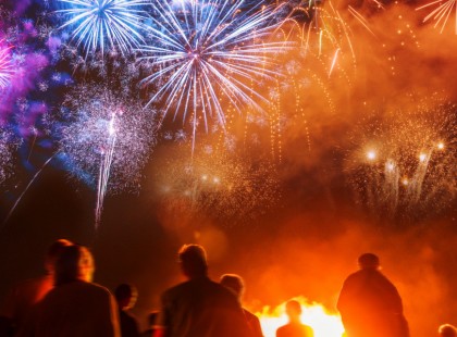 1perce érkezett a hír!Erkélyről - teraszról és magánterületen mehet a tűzijáték.. A rendőrség is megerősítette