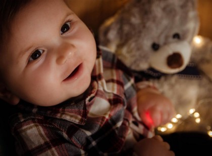 Elképesztő Karácsonyi csoda: már egyedül is képes állni a csöpp SMA-s Zente, és lépegetni próbál - videó